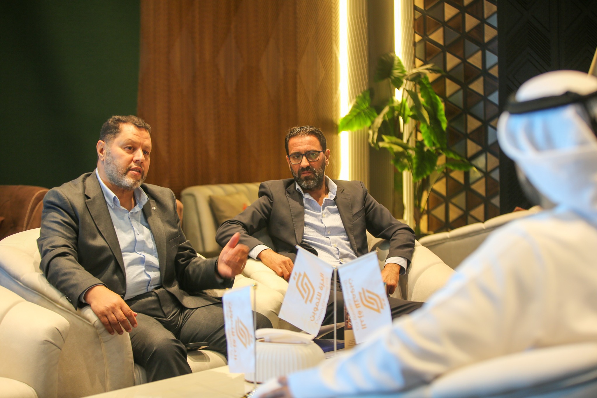 بحث ترتيبات استئناف الرحلات الجوية بين ليبيا والإمارات وتعزيز التعاون في مجال الطيران المدني